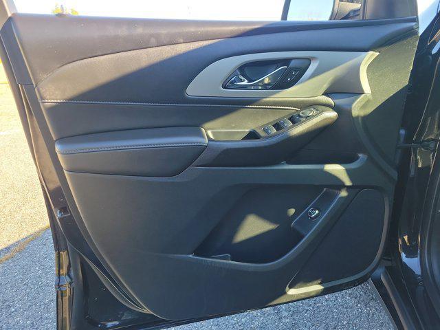 used 2023 Chevrolet Traverse car, priced at $30,677