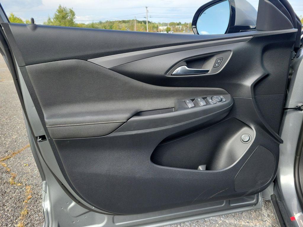 new 2025 Buick Envista car, priced at $31,585