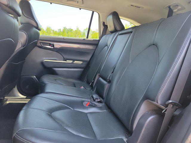 used 2021 Toyota Highlander Hybrid car, priced at $40,136