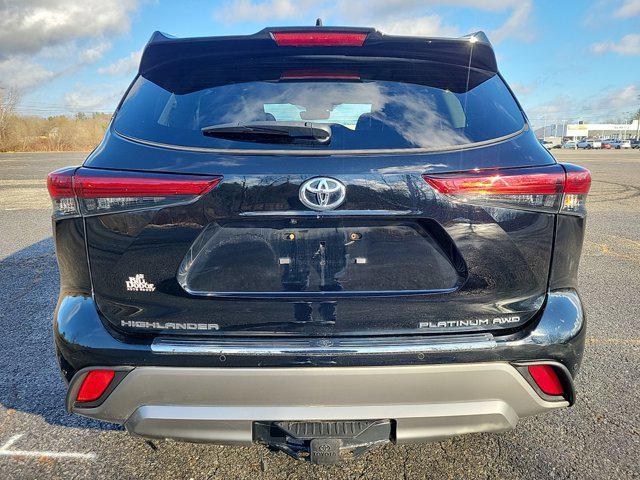 used 2022 Toyota Highlander car, priced at $40,400