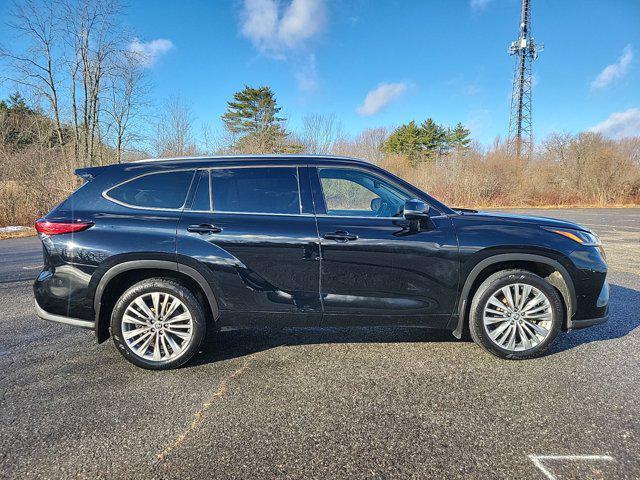 used 2022 Toyota Highlander car, priced at $40,400