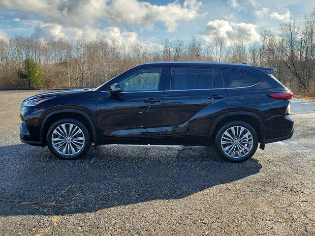 used 2022 Toyota Highlander car, priced at $40,400