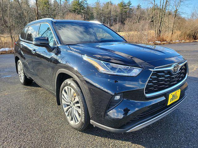 used 2022 Toyota Highlander car, priced at $40,400