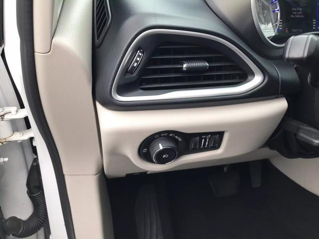 used 2020 Chrysler Pacifica car, priced at $16,995