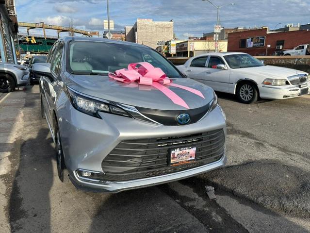 used 2021 Toyota Sienna car, priced at $26,999