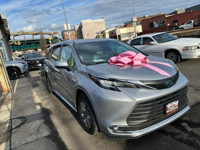 used 2021 Toyota Sienna car, priced at $26,999