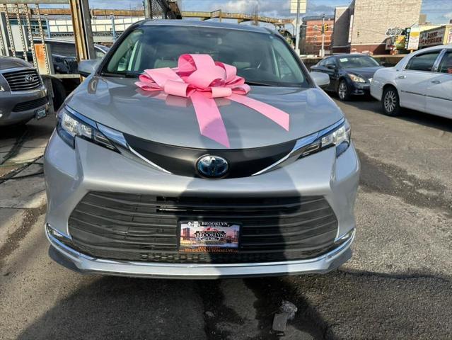 used 2021 Toyota Sienna car, priced at $26,999