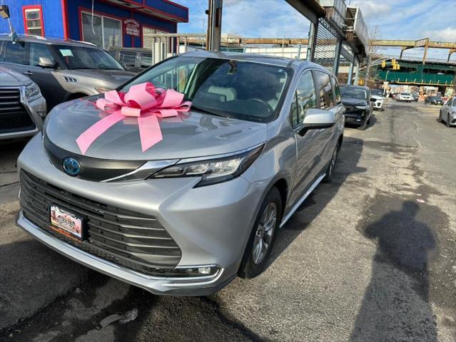 used 2021 Toyota Sienna car, priced at $26,999