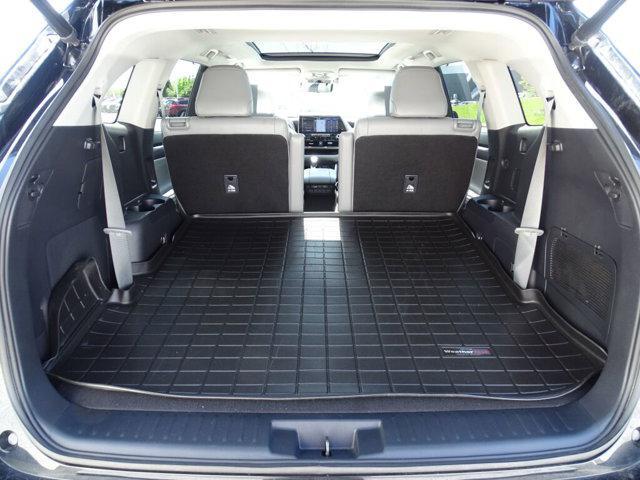 used 2022 Toyota Highlander car, priced at $40,417