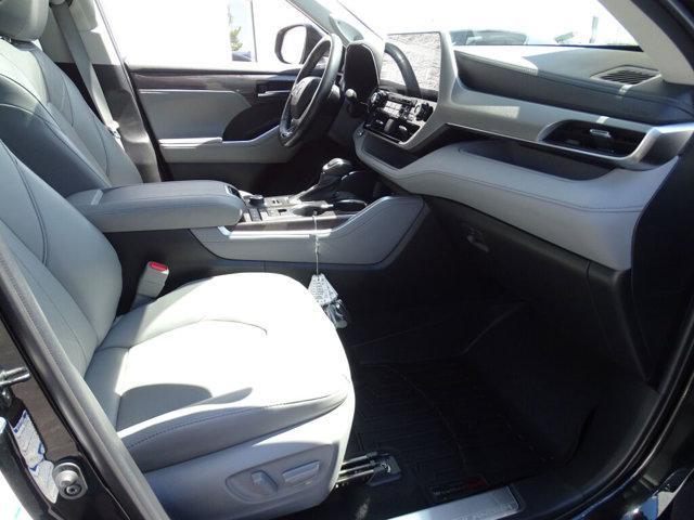 used 2022 Toyota Highlander car, priced at $40,417