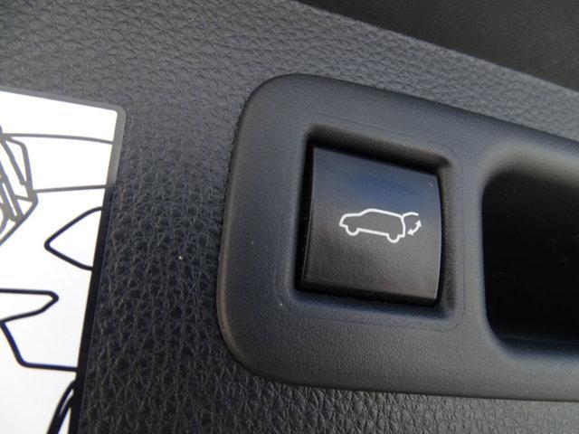 used 2022 Toyota Highlander car, priced at $40,417