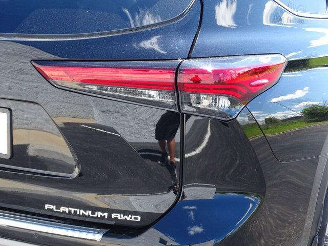 used 2022 Toyota Highlander car, priced at $40,417