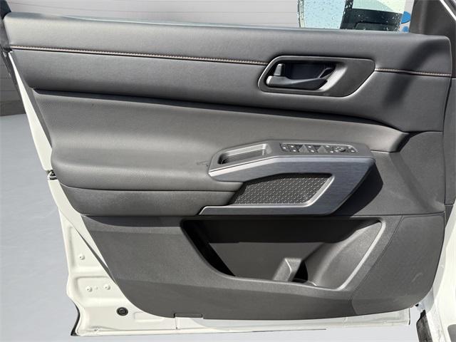 new 2025 Nissan Pathfinder car, priced at $41,260