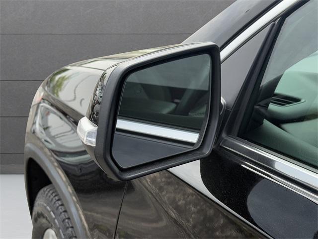 used 2021 Chevrolet Traverse car, priced at $25,592