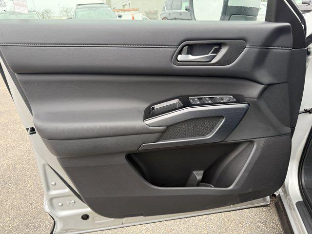 new 2025 Nissan Pathfinder car, priced at $42,370
