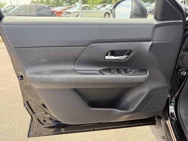 new 2025 Nissan Kicks car, priced at $27,512