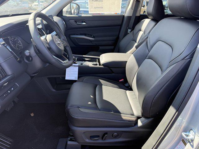 new 2025 Nissan Pathfinder car, priced at $42,620