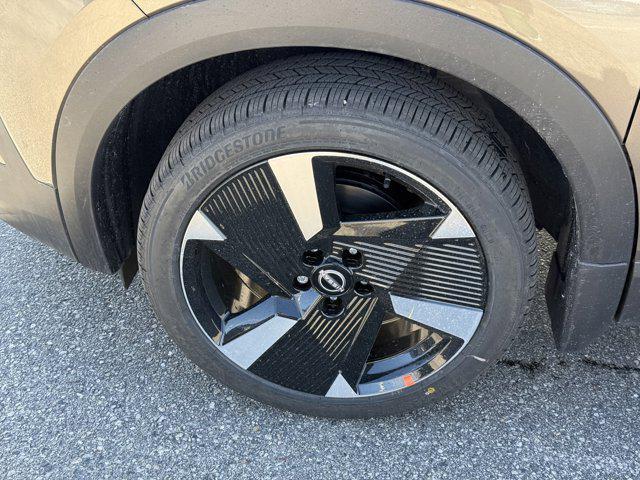 new 2025 Nissan Kicks car, priced at $27,943