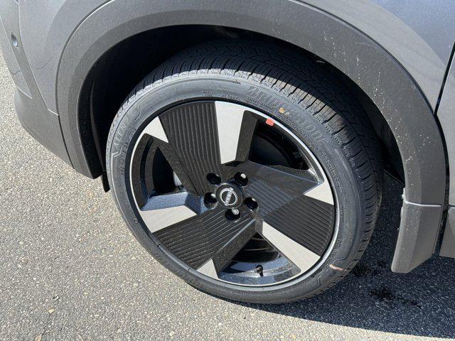 new 2025 Nissan Kicks car, priced at $27,943