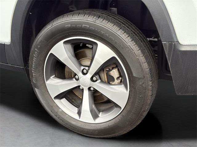 used 2022 Jeep Cherokee car, priced at $23,035