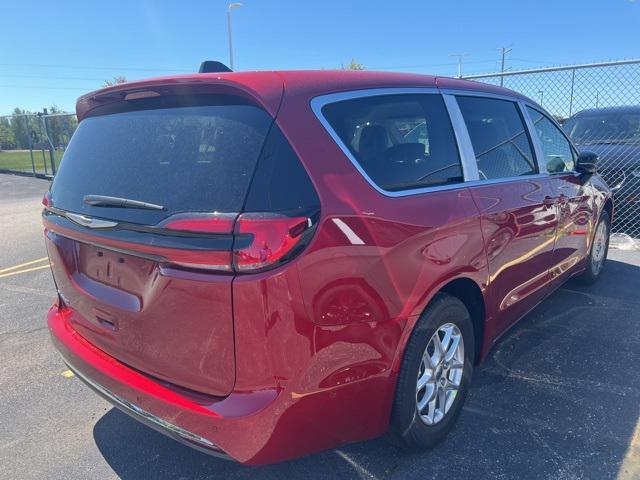 new 2024 Chrysler Pacifica car, priced at $36,190