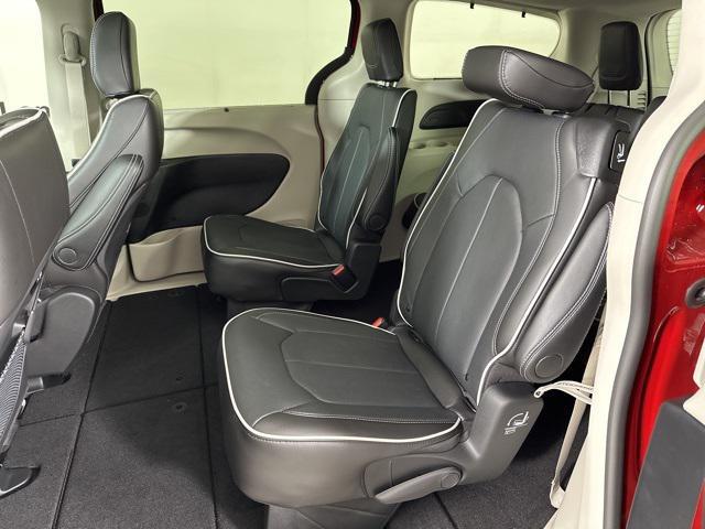 new 2024 Chrysler Pacifica car, priced at $42,960