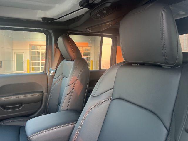 new 2025 Jeep Gladiator car, priced at $43,150