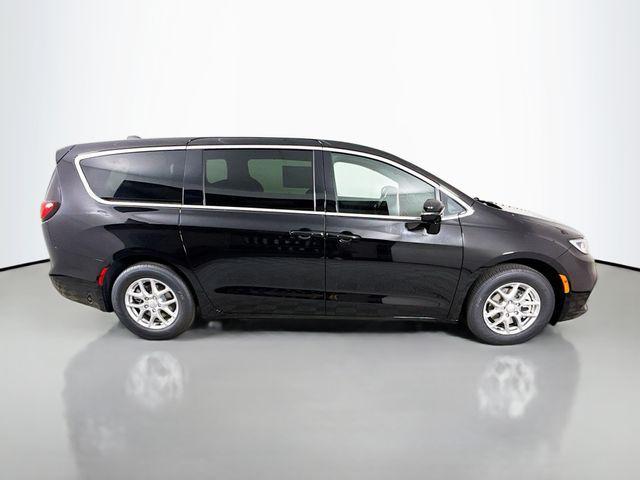 new 2025 Chrysler Pacifica car, priced at $39,445