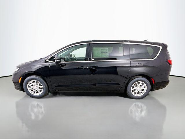 new 2025 Chrysler Pacifica car, priced at $39,445