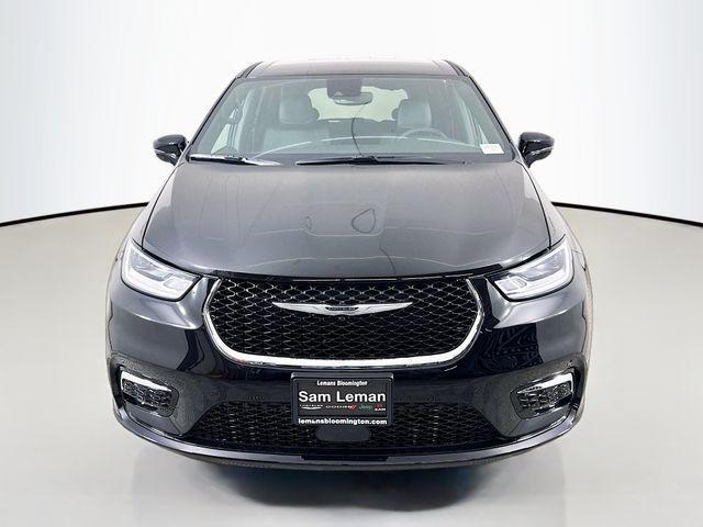 new 2025 Chrysler Pacifica car, priced at $39,445