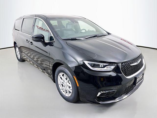 new 2025 Chrysler Pacifica car, priced at $39,445