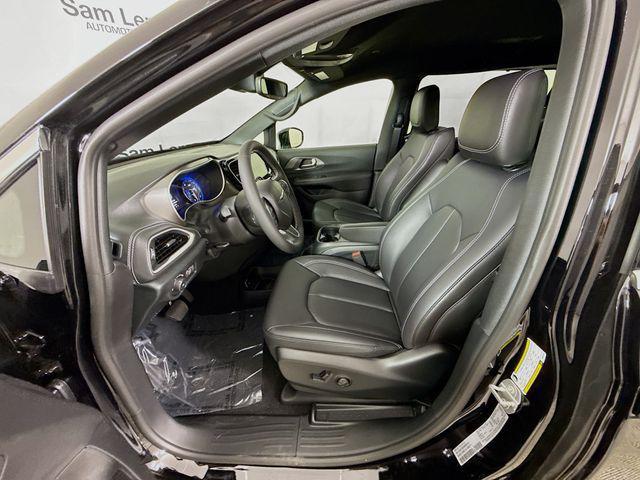 new 2025 Chrysler Pacifica car, priced at $39,445