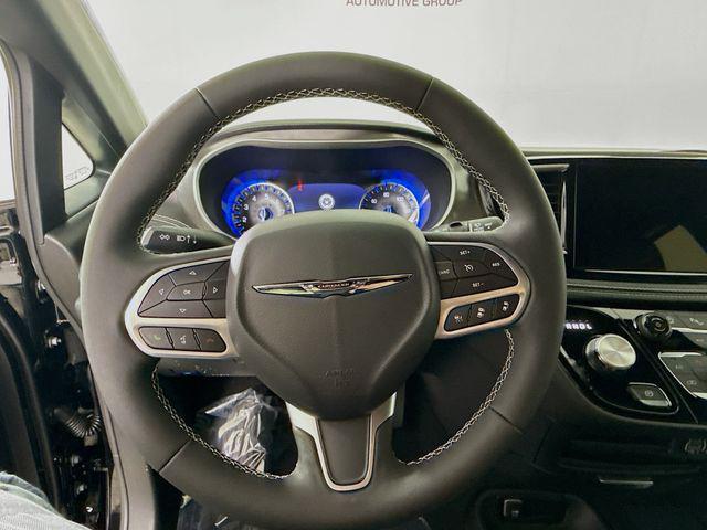 new 2025 Chrysler Pacifica car, priced at $39,445