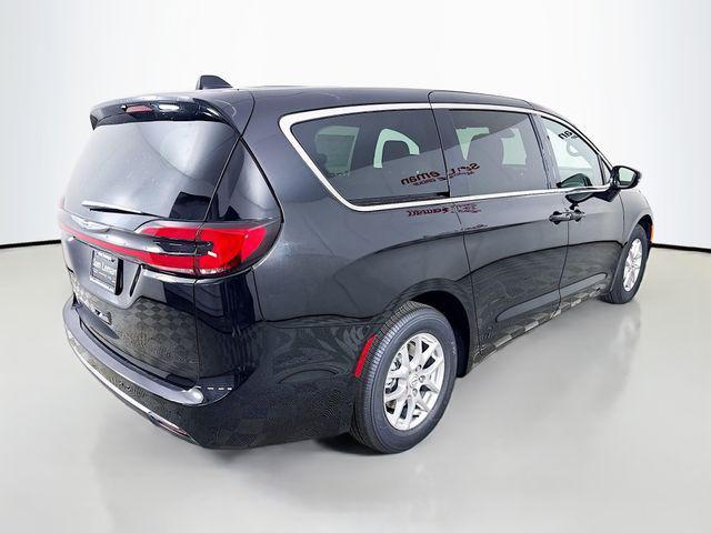new 2025 Chrysler Pacifica car, priced at $39,445