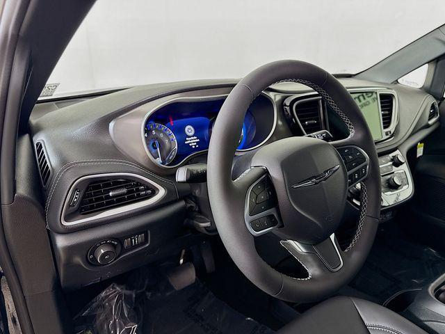 new 2025 Chrysler Pacifica car, priced at $39,445