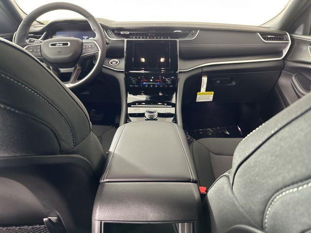 new 2025 Jeep Grand Cherokee car, priced at $37,470