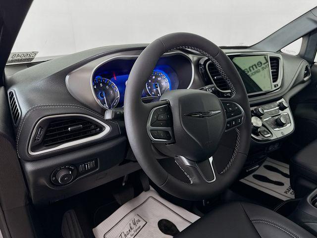 new 2025 Chrysler Pacifica car, priced at $44,285