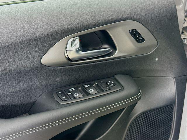 new 2025 Chrysler Pacifica car, priced at $44,285
