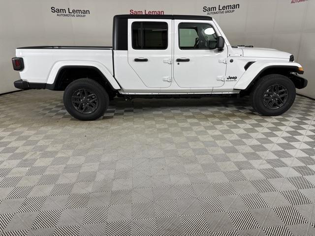 new 2024 Jeep Gladiator car, priced at $40,945