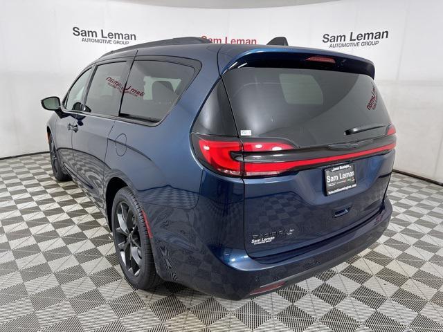 new 2024 Chrysler Pacifica car, priced at $38,435