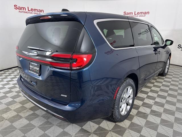 new 2025 Chrysler Pacifica car, priced at $39,635