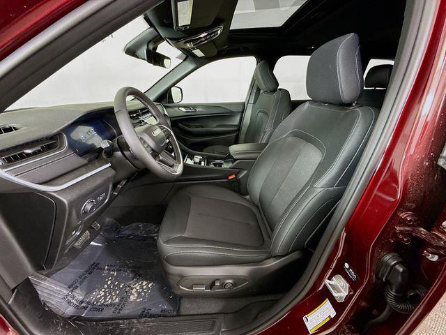 new 2025 Jeep Grand Cherokee car, priced at $36,470