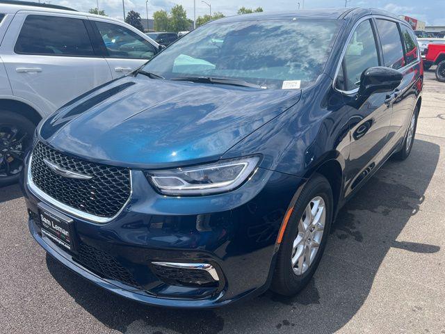new 2025 Chrysler Pacifica car, priced at $41,220