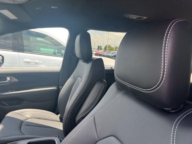 new 2025 Chrysler Pacifica car, priced at $41,220