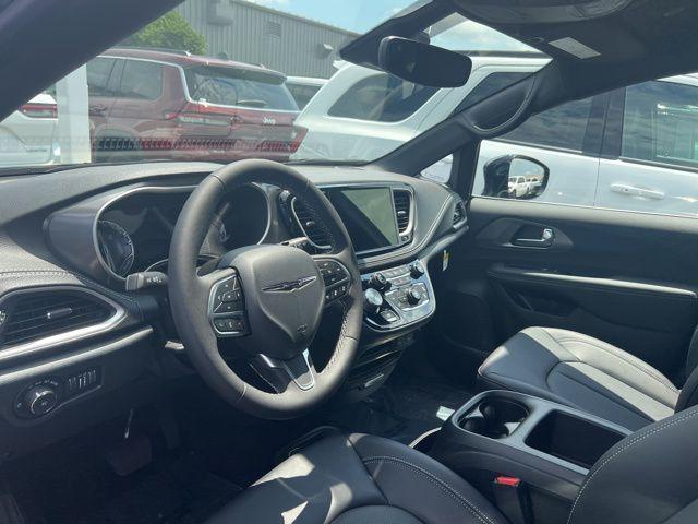 new 2025 Chrysler Pacifica car, priced at $41,220