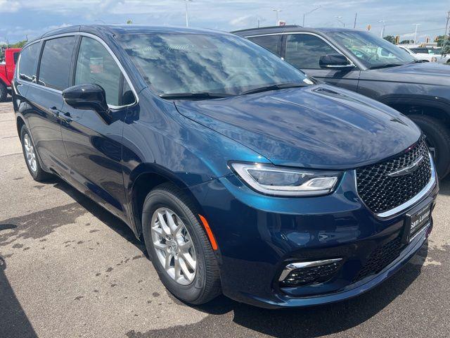 new 2025 Chrysler Pacifica car, priced at $41,220