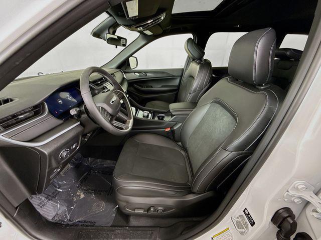 new 2025 Jeep Grand Cherokee car, priced at $38,365