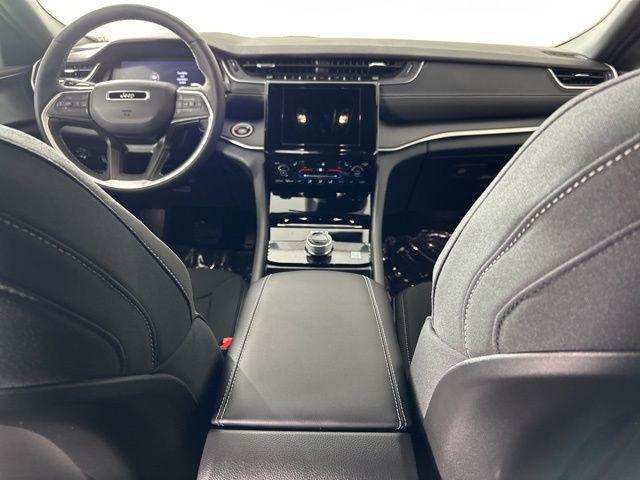 new 2025 Jeep Grand Cherokee car, priced at $35,720