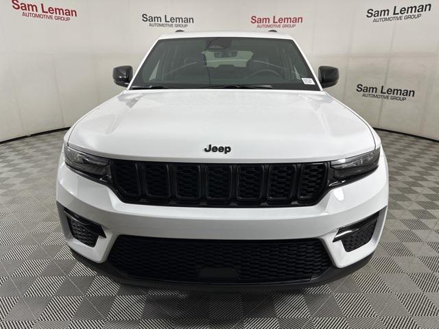 new 2025 Jeep Grand Cherokee car, priced at $42,425