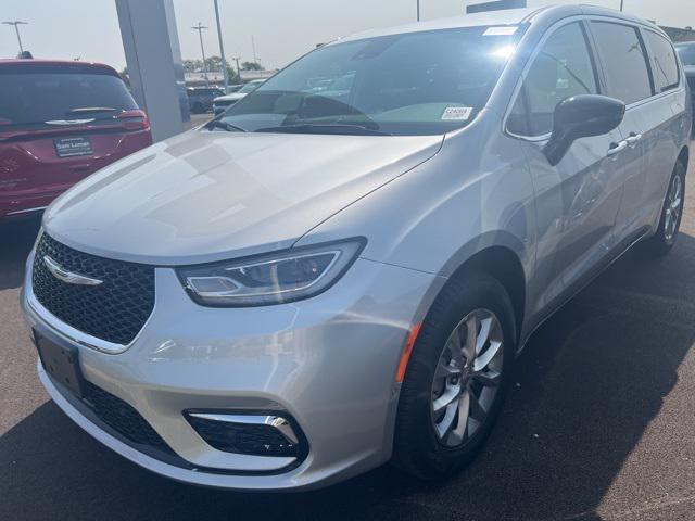 new 2024 Chrysler Pacifica car, priced at $38,885